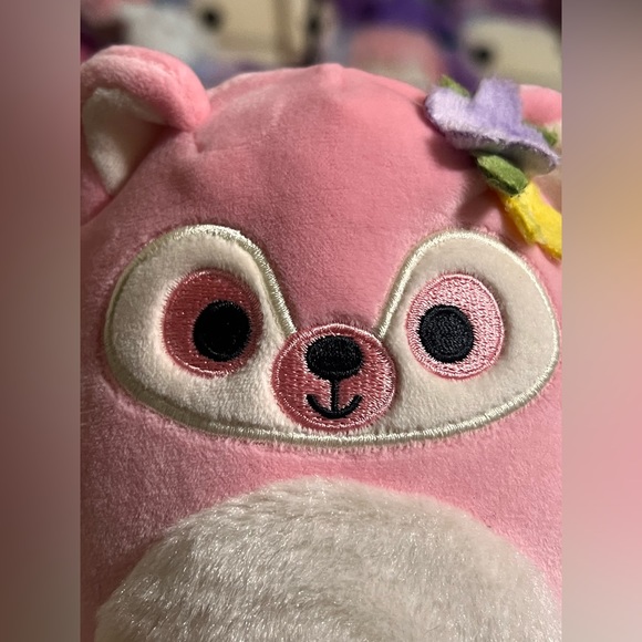 Ditty the lemur 5โ Easter squishmallow pink with flowers - Picture 3 of 6